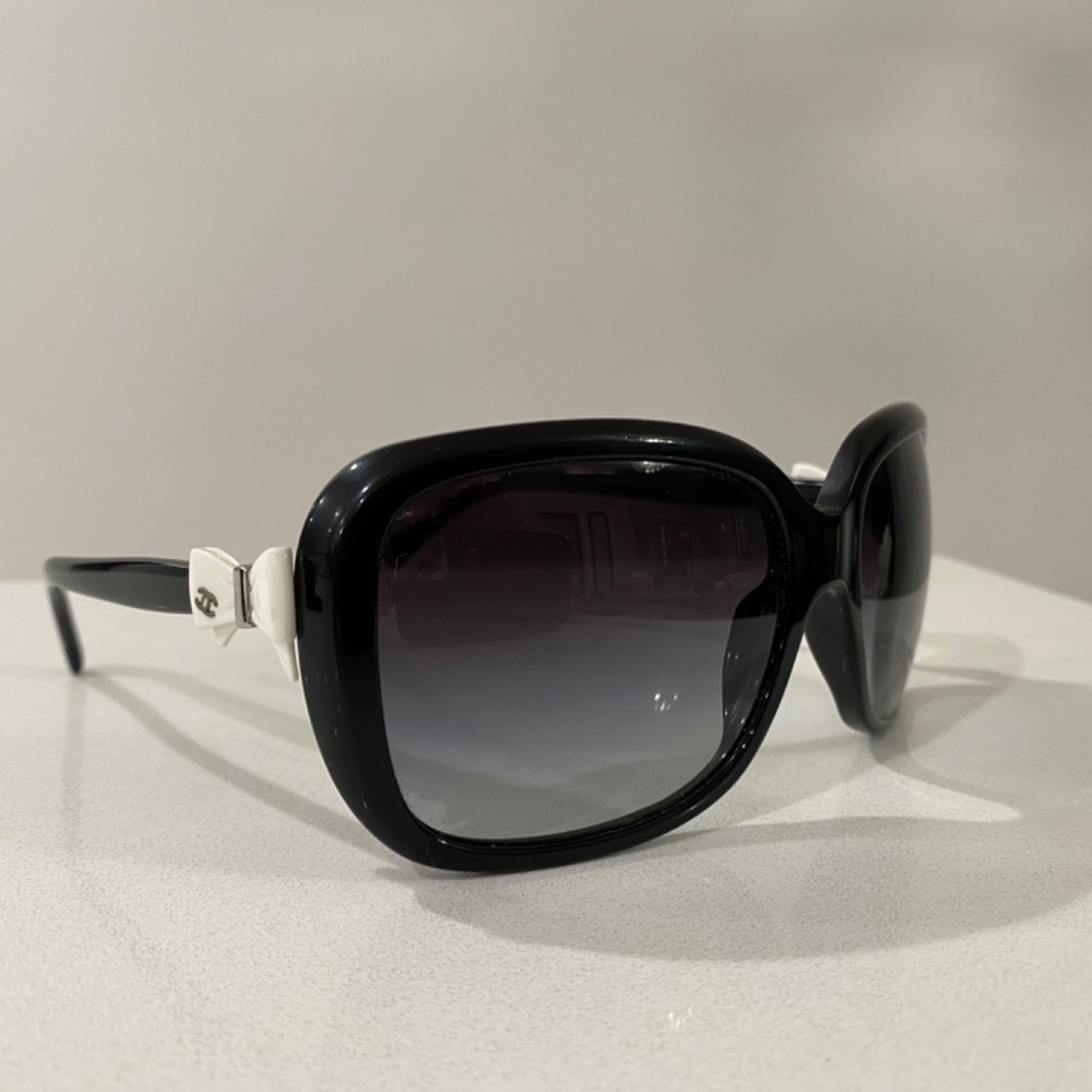 Chanel white bow black sunglasses - Picture 3 of 7